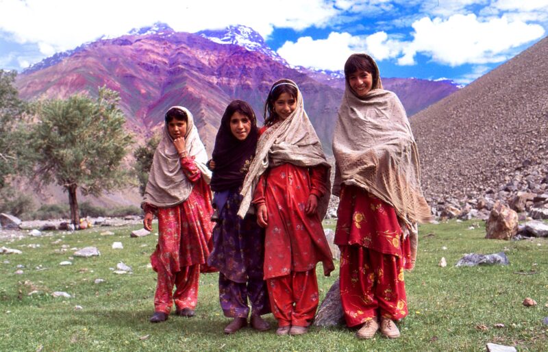 パキスタン、フンザで出逢った少女達